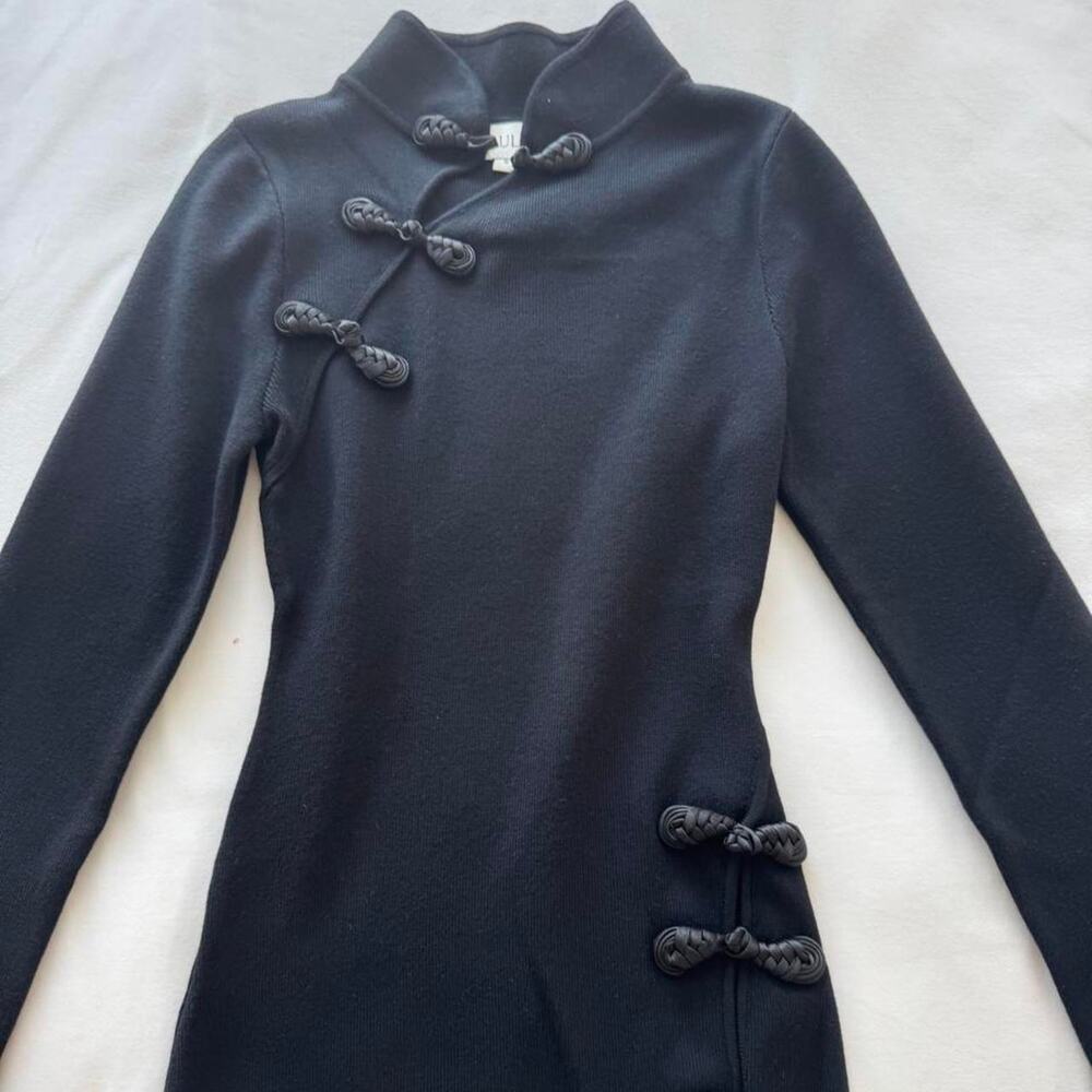 Black saulee oriental styled ong sleeve ribbed top with button detail - Picture 2 of 4